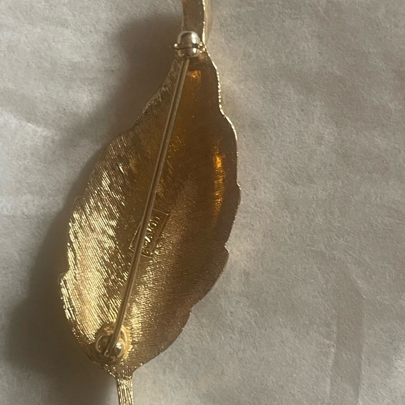 Vintage Golden leaf brooch. - Picture 2 of 2